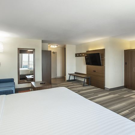 Holiday Inn Express & Suites Medicine Hat By Ihg Екстер'єр фото