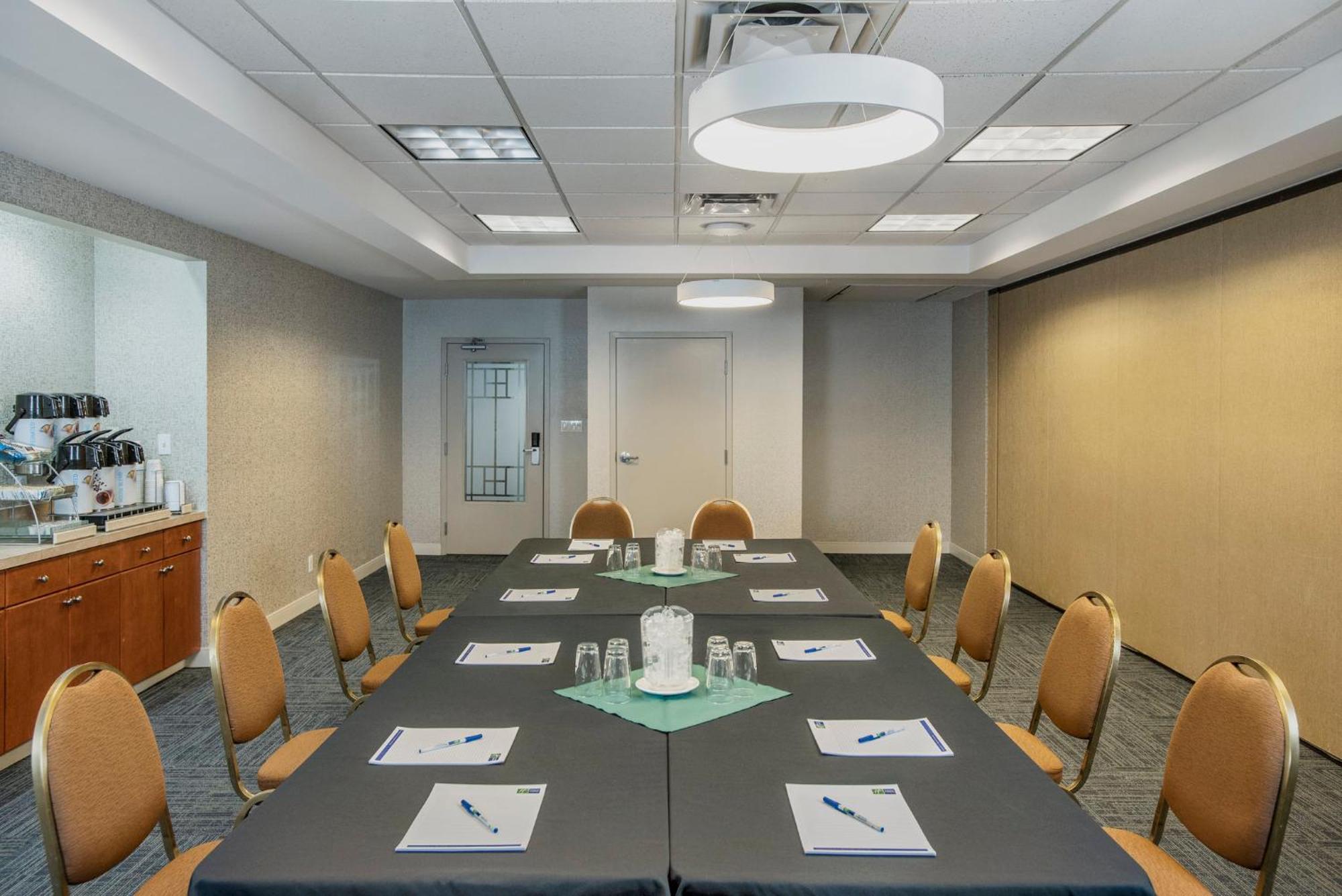 Holiday Inn Express & Suites Medicine Hat By Ihg Екстер'єр фото