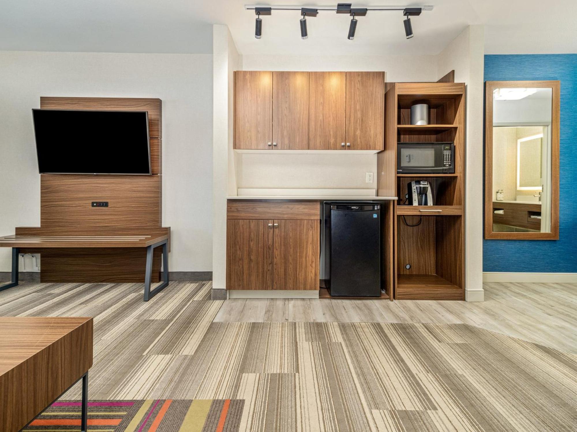 Holiday Inn Express & Suites Medicine Hat By Ihg Екстер'єр фото