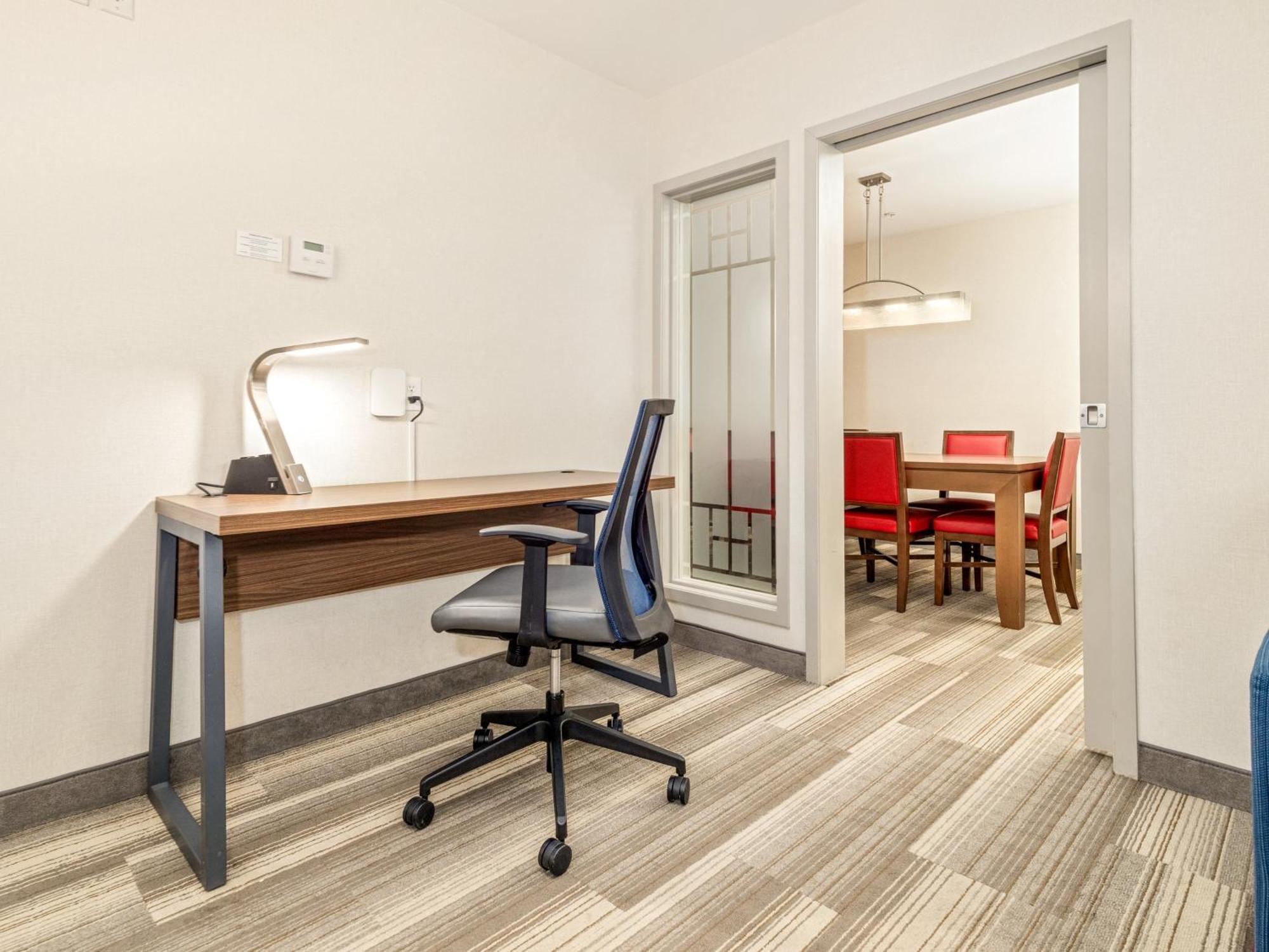 Holiday Inn Express & Suites Medicine Hat By Ihg Екстер'єр фото