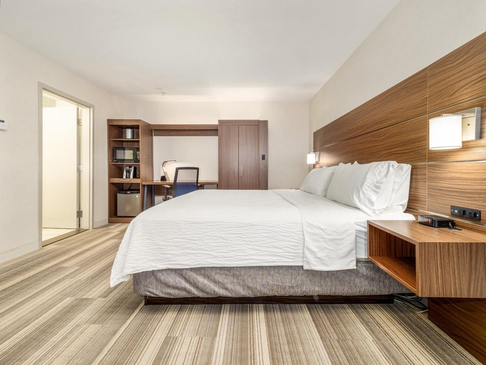 Holiday Inn Express & Suites Medicine Hat By Ihg Екстер'єр фото