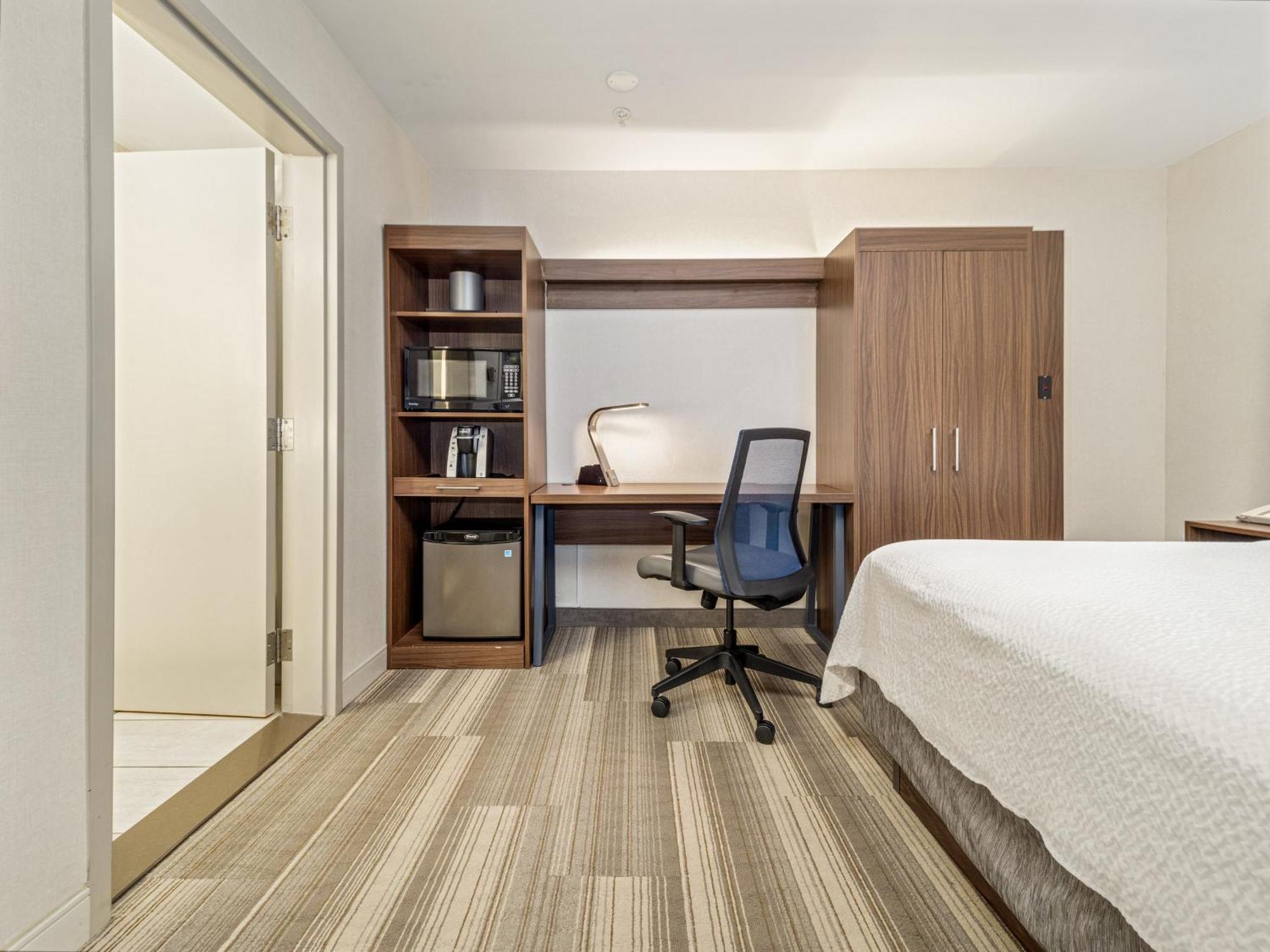 Holiday Inn Express & Suites Medicine Hat By Ihg Екстер'єр фото