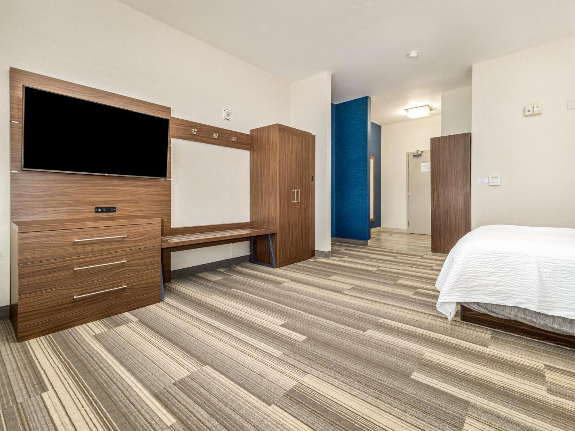 Holiday Inn Express & Suites Medicine Hat By Ihg Екстер'єр фото