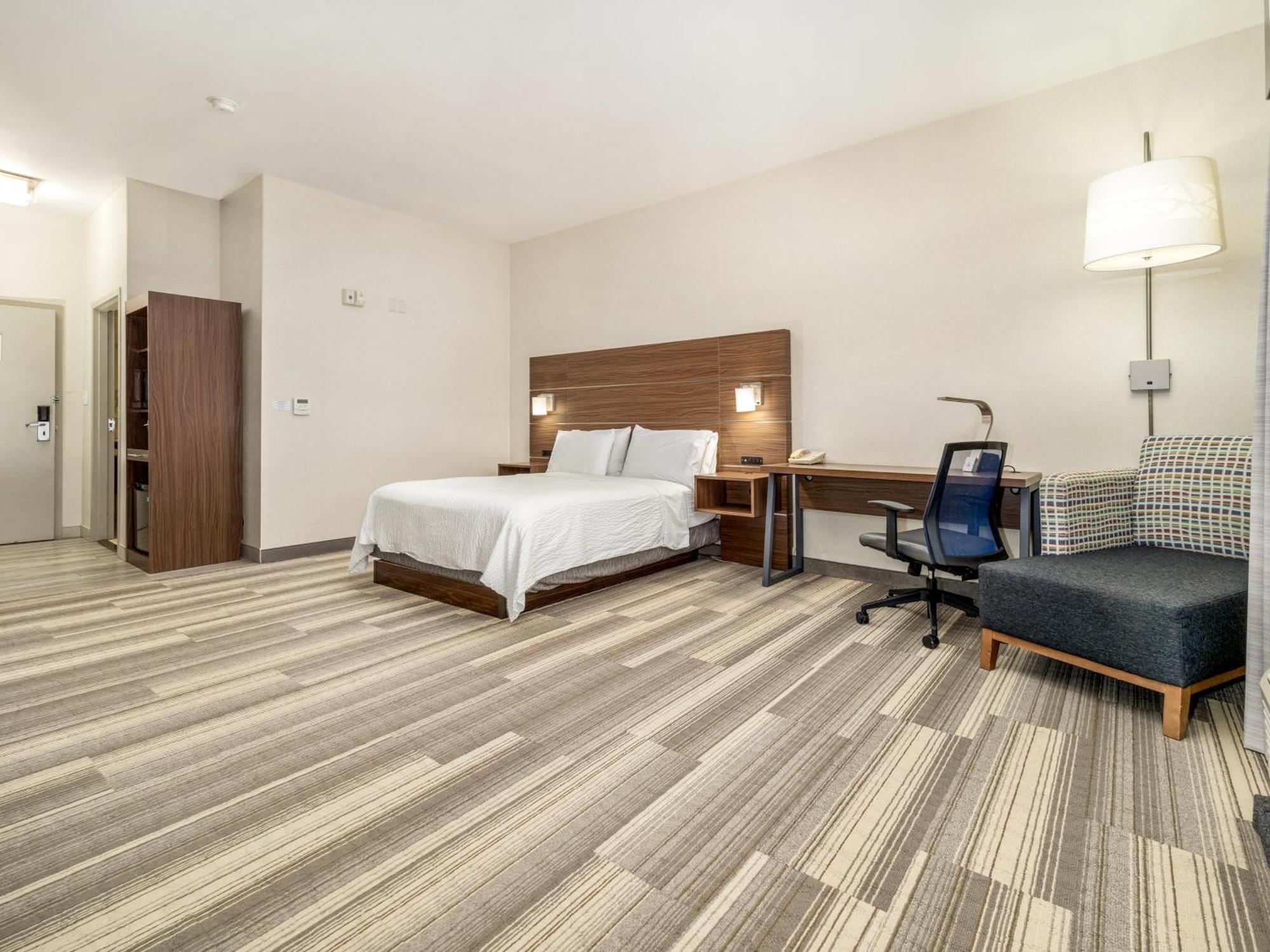 Holiday Inn Express & Suites Medicine Hat By Ihg Екстер'єр фото